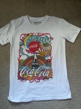 Womens Coca Cola tee retro small